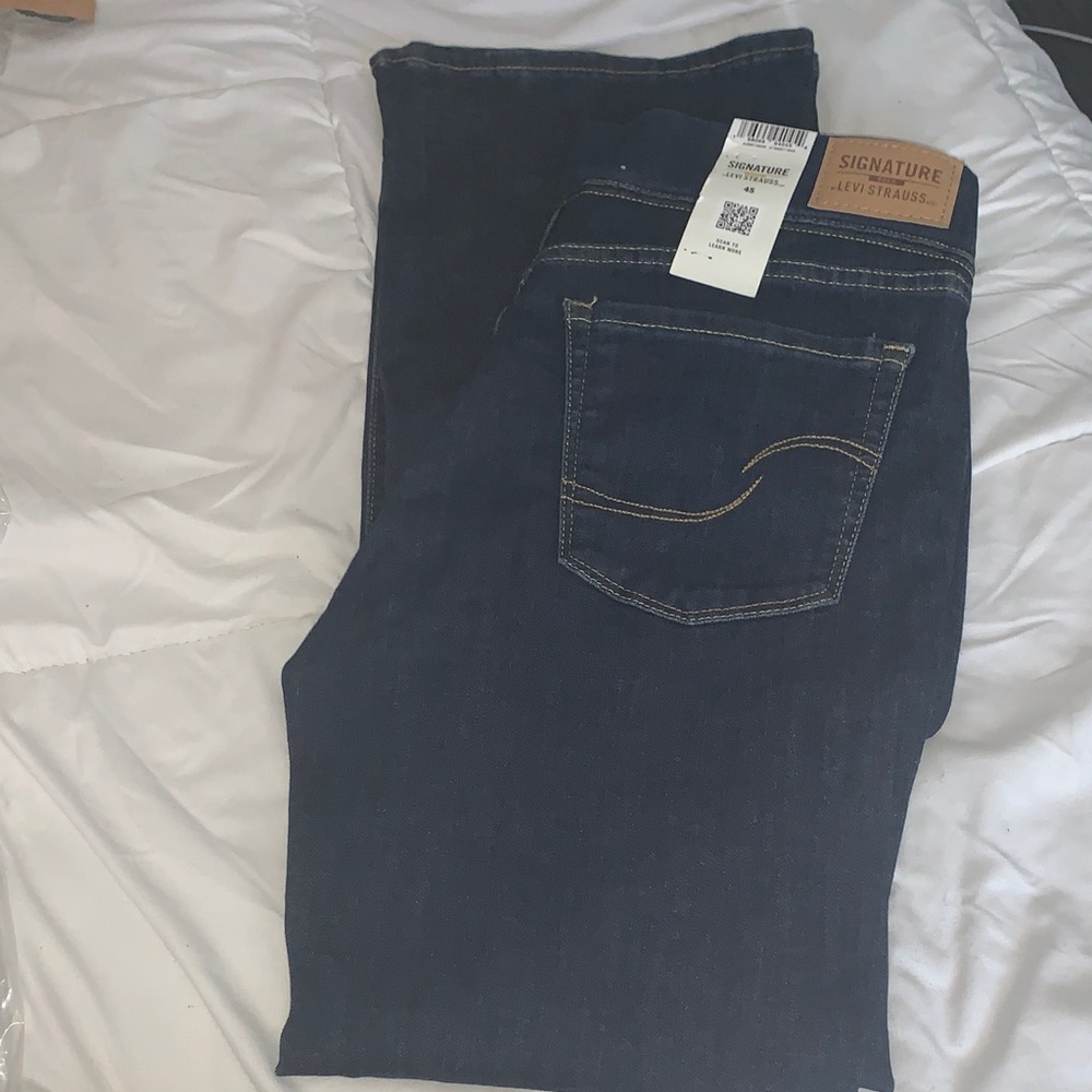 Levi’s totally shaping pull-on Bootcut jeans size 4s